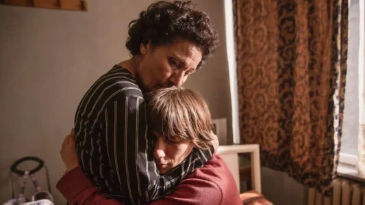 Drama premiado sobre professora aposentada que cruza a Turquia atrás da sobrinha expulsa de casa
